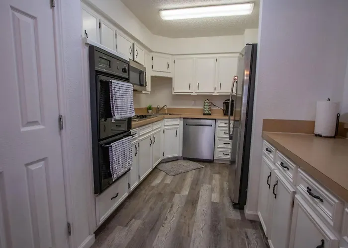 Spacious For 12 - Worth Holiday home