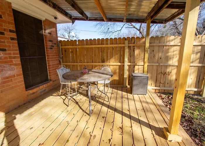 Spacious For 12 - Worth Holiday home Fort Worth