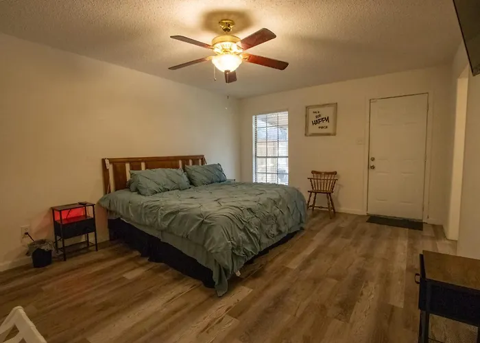 Spacious For 12 - Worth